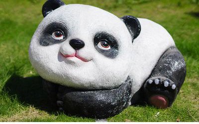 兒童游樂(lè)場(chǎng)擺放彩繪趴下玻璃鋼熊貓雕塑