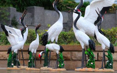 公園玻璃鋼彩繪成群結(jié)隊(duì)的仙鶴雕塑