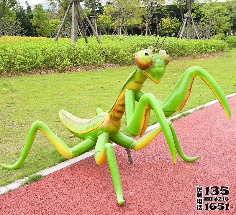 游樂園廣場仿真大號(hào)螳螂玻璃鋼雕塑