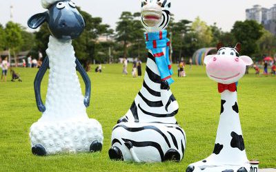 公園景觀玻璃鋼彩繪卡通動(dòng)物雕塑