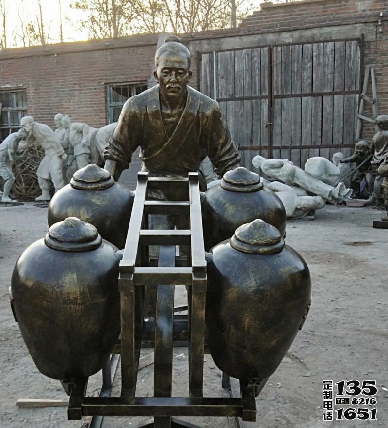 景區(qū)創(chuàng)意玻璃鋼仿銅民俗推車(chē)送酒的人物雕塑