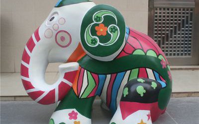游樂(lè)場(chǎng)玻璃鋼彩繪大象雕塑