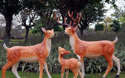 公園景區玻璃鋼彩繪三只卡通動物梅花鹿雕塑