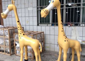 景區(qū)游樂園玻璃鋼卡通可愛長頸鹿雕塑